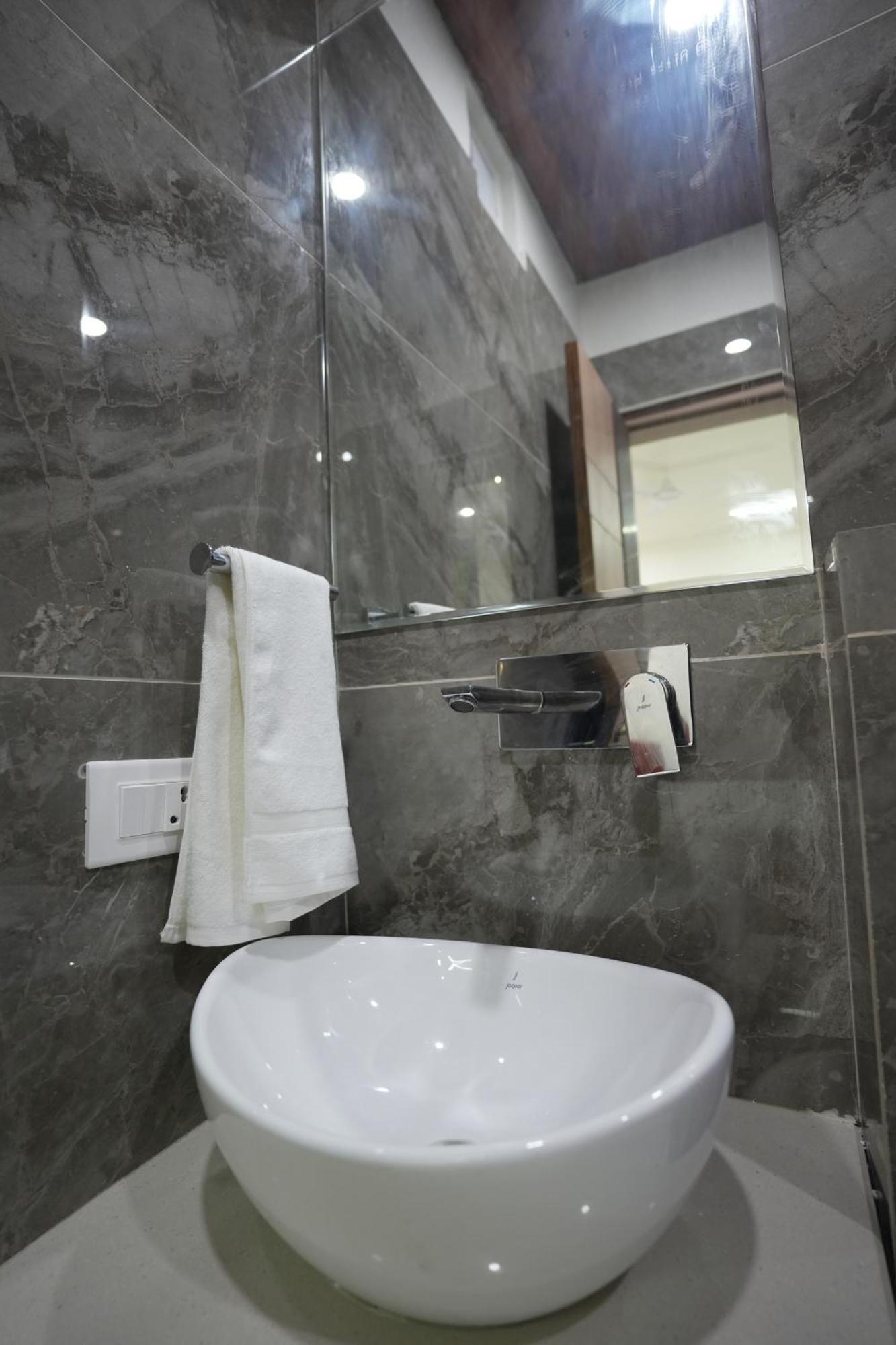 מלון ורנאסי Anaya Retreat מראה חיצוני תמונה